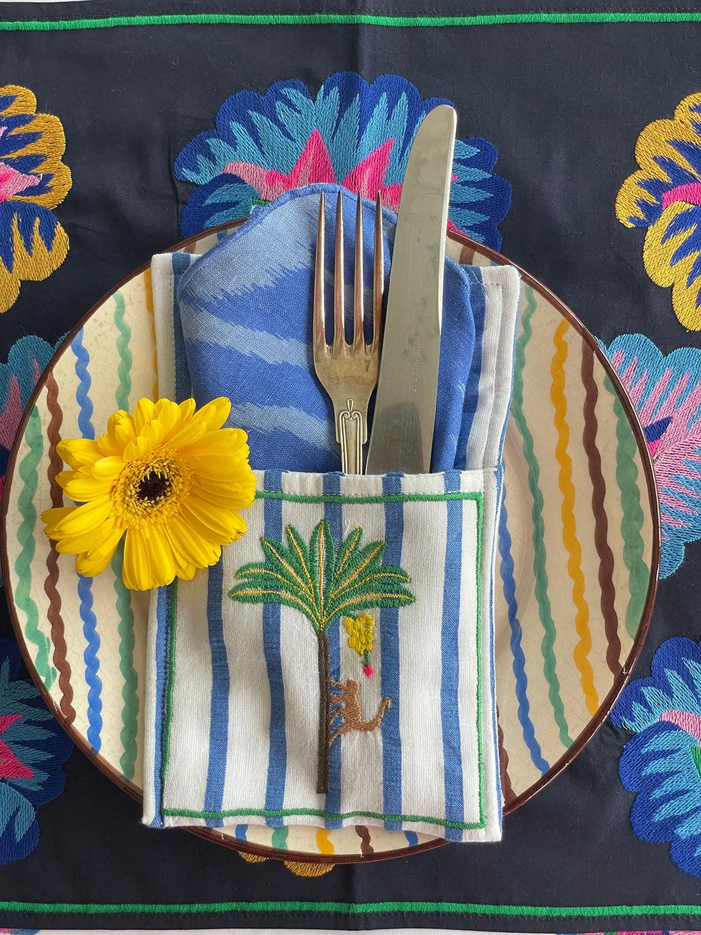 Placemat Lotus Flower on Navy