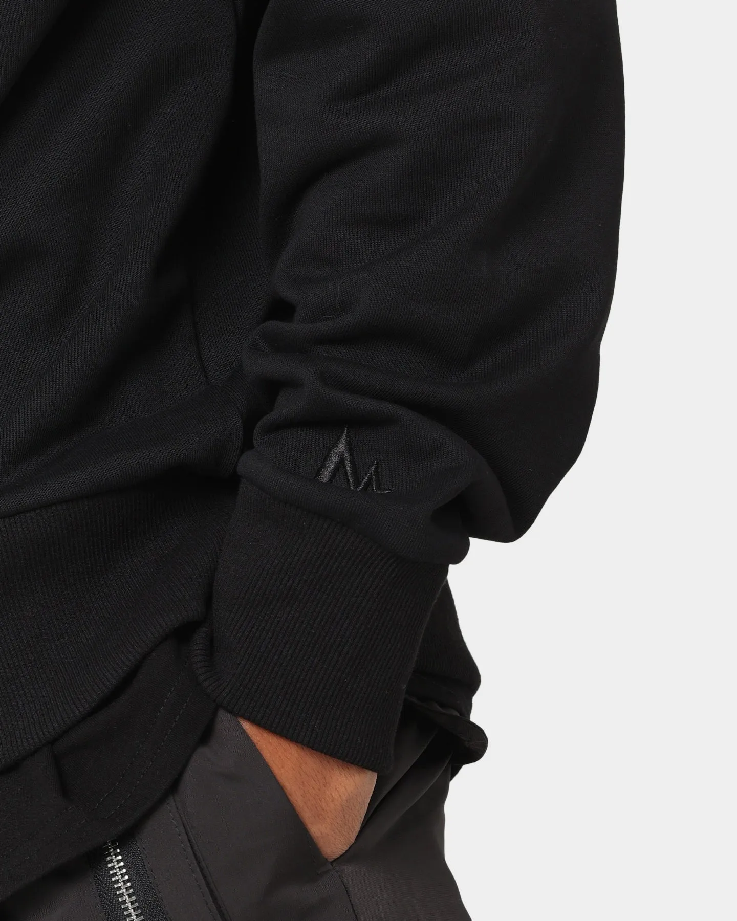 PYRA Elements Crewneck Black