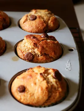 Wholewheat Banana with Chocolate Chips & Cranberries Mini Loaf Cake (eggless)